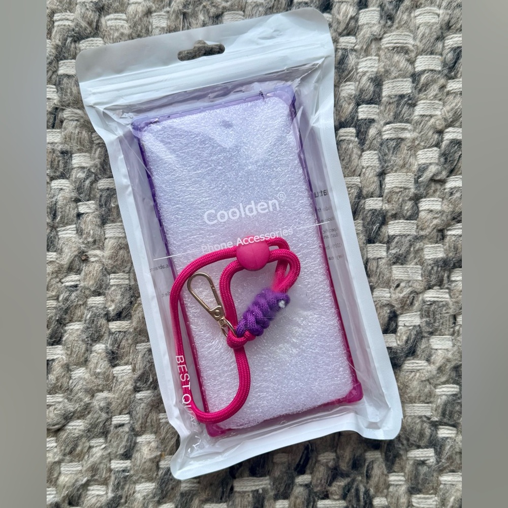 iPhone 15 square Glitter case w/ wrist strap. NWT